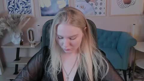 Snapshot of aprilserenity chatting on October 6, 10:29 pm April. All year round.  online show from October 6, 10:29 pm