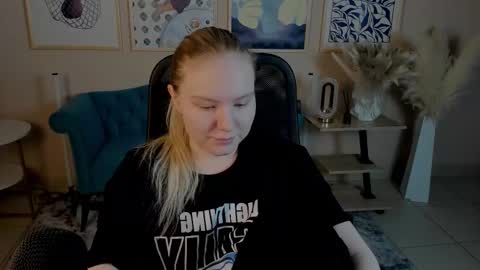 Snapshot of aprilserenity chatting on October 25, 2:19 am April. All year round.  online show from October 25, 2:19 am