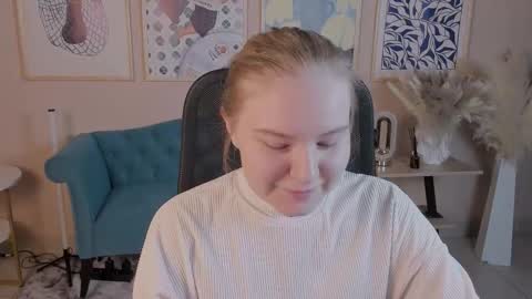 Snapshot of aprilserenity chatting on November 7, 2:22 am April. All year round. online show from November 7, 2:22 am