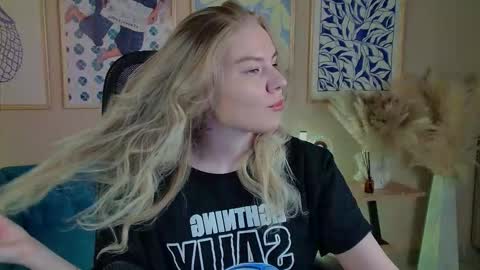 Snapshot of aprilserenity chatting on December 1, 11:54 pm April. All year round. online show from December 1, 11:54 pm