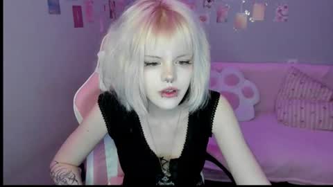 Snapshot of aprilspark chatting on July 15, 8:36 pm Alice D online show from July 15, 8:36 pm