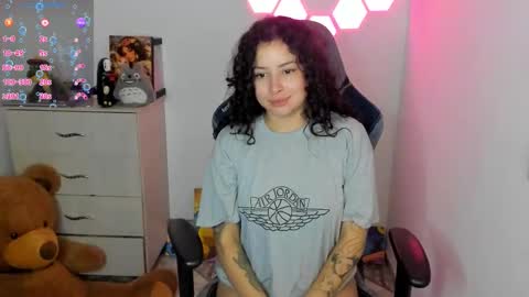 aqua emilly online show from February 26, 12:09 am