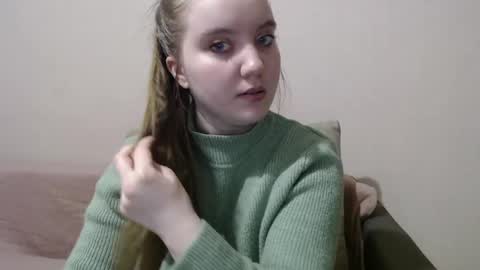 Snapshot of aquanarmin chatting on December 15, 11:01 am Josefin online show from December 15, 11:01 am