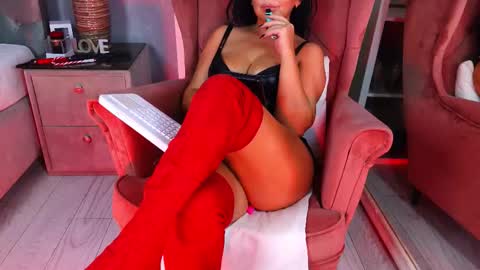 Snapshot of aqueenmonica chatting on November 13, 8:52 pm AQueenMonica online show from November 13, 8:52 pm