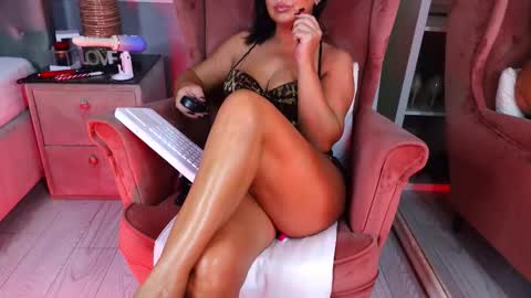 Snapshot of aqueenmonica chatting on November 23, 6:30 pm AQueenMonica online show from November 23, 6:30 pm