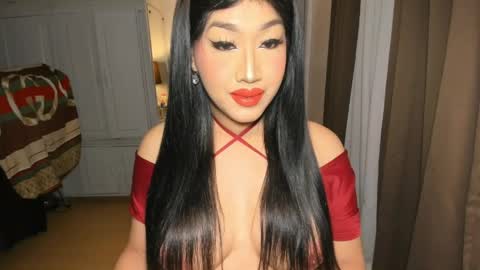 Snapshot of aqueenofcumxx chatting on April 17, 7:06 pm Alicia online show from April 17, 7:06 pm