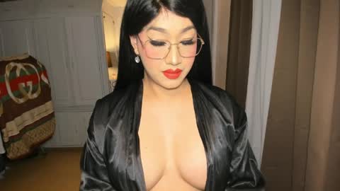 Snapshot of aqueenofcumxx chatting on April 19, 6:10 pm Alicia online show from April 19, 6:10 pm