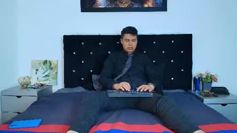 Snapshot of aquilestaylor chatting on June 25, 12:31 pm aquilestaylor online show from June 25, 12:31 pm