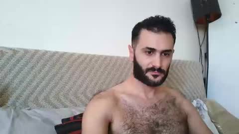 Snapshot of arabhairy90 chatting on December 9, 8:33 am hairycub online show from December 9, 8:33 am