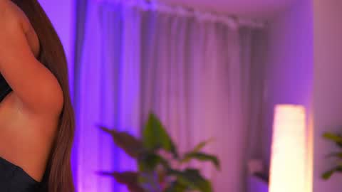 IsaBella online show from July 8, 8:35 pm