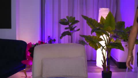 IsaBella online show from August 5, 8:44 pm