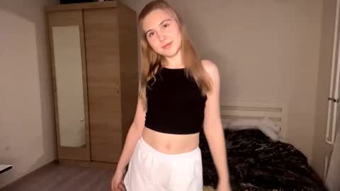 Emi online show from November 9, 1:31 pm