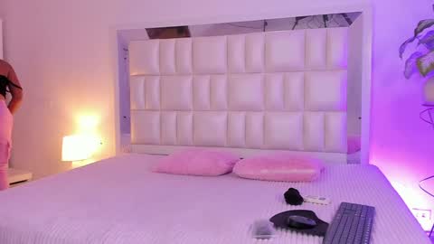 Snapshot of aradia_01 chatting on January 24, 5:10 am online show from January 24, 5:10 am