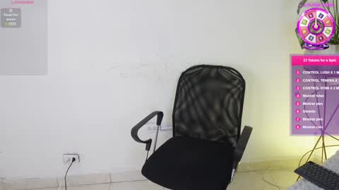 Snapshot of aradia_01 chatting on January 29, 5:30 am online show from January 29, 5:30 am