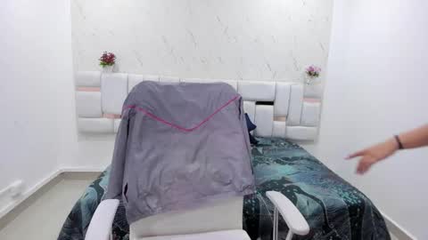 aradia_kiss online show from October 12, 7:57 pm