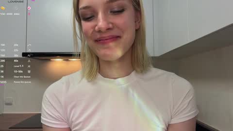 Caroline online show from May 12, 4:26 pm