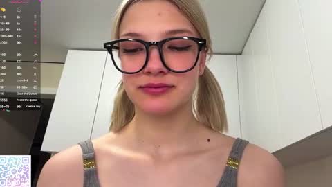 Caroline online show from June 10, 4:17 pm