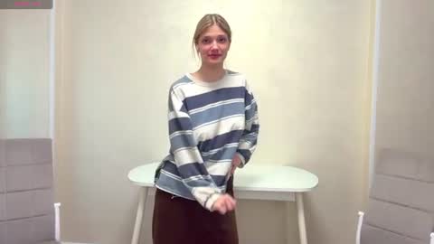 Caroline online show from June 25, 5:28 pm