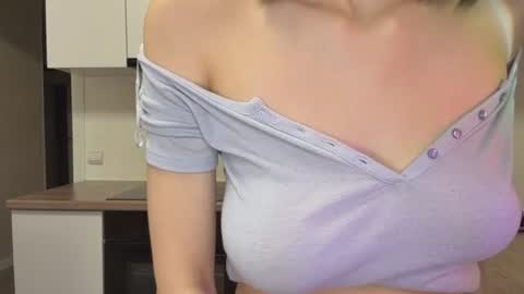 Caroline online show from July 28, 6:20 pm