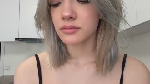 Caroline online show from August 3, 3:16 pm