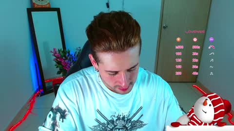 Snapshot of ares_blue chatting on December 16, 11:01 am ares blue online show from December 16, 11:01 am