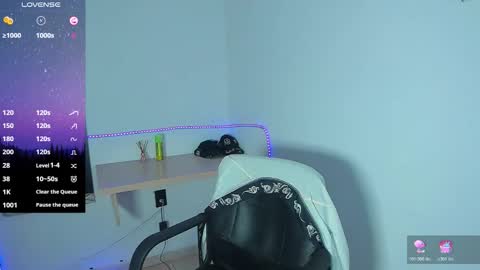 Snapshot of ares_blue chatting on October 24, 2:46 pm ares blue online show from October 24, 2:46 pm