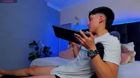 Snapshot of ares_di_martin chatting on December 5, 3:20 pm Ares online show from December 5, 3:20 pm