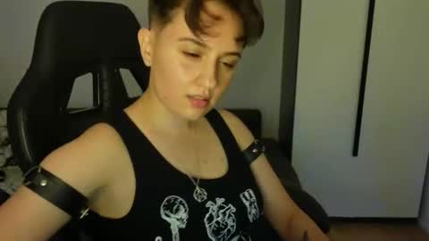 Snapshot of aresnoir chatting on June 5, 9:53 pm AresNoir online show from June 5, 9:53 pm