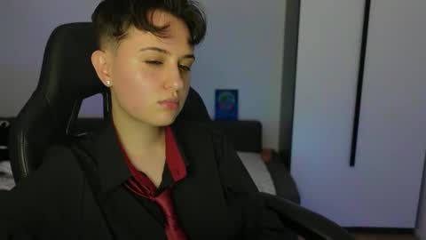 Snapshot of aresnoir chatting on June 6, 9:19 pm AresNoir online show from June 6, 9:19 pm