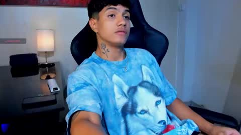 Snapshot of aress444 chatting on November 9, 12:09 am aress444 online show from November 9, 12:09 am