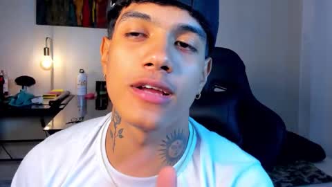 Snapshot of aress444 chatting on November 21, 10:19 pm aress444 online show from November 21, 10:19 pm