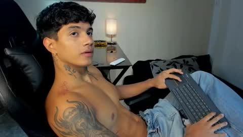 Snapshot of aress444 chatting on December 16, 4:45 pm aress444 online show from December 16, 4:45 pm