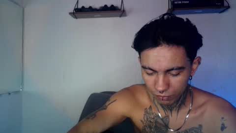 Snapshot of aress_1 chatting on October 22, 6:02 am Ares online show from October 22, 6:02 am