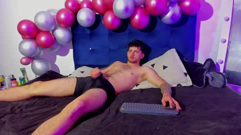 Snapshot of ari_and_loggan chatting on December 17, 12:34 am Ari and loggan online show from December 17, 12:34 am