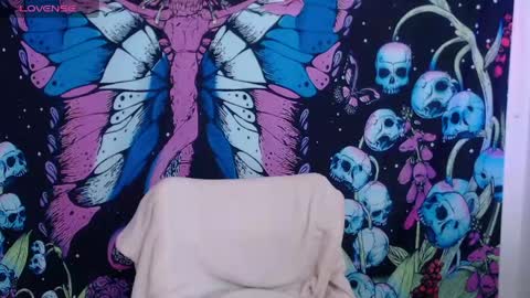 Ahri James online show from May 22, 10:15 pm