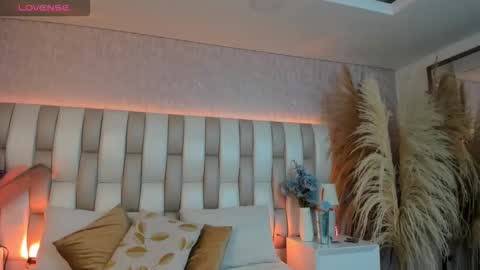 Snapshot of ari_lynn_ chatting on December 2, 3:12 am ari_lynn_ online show from December 2, 3:12 am