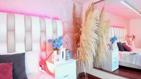 ari_lynn_ online show from December 23, 3:26 am