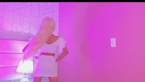 Ari  online show from December 19, 2:01 am