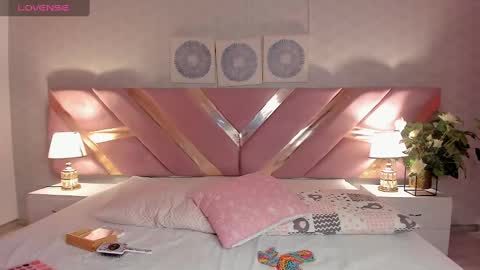 Ari  online show from February 4, 7:11 pm