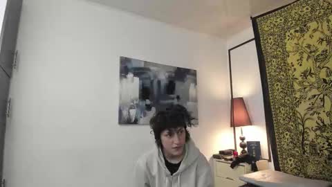 aria y orien  online show from October 27, 11:14 am