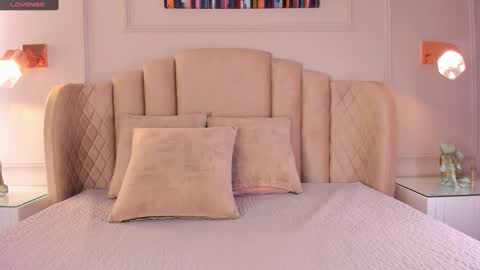 Snapshot of aria_greco chatting on January 9, 2:43 am Aria  online show from January 9, 2:43 am