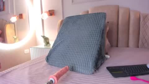 Snapshot of aria_greco chatting on February 9, 6:33 am Aria  online show from February 9, 6:33 am