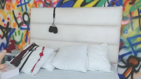 aria online show from December 11, 2:11 pm