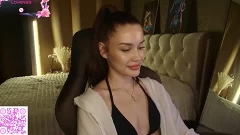 Snapshot of aria_mila chatting on August 5, 3:37 pm aria_mila online show from August 5, 3:37 pm