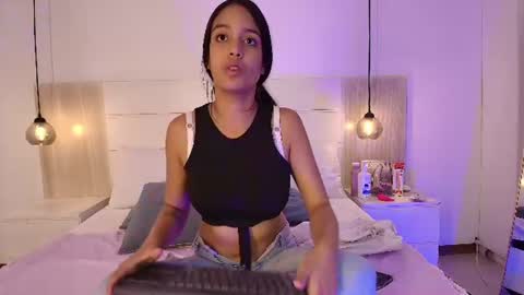 Snapshot of aria_miller__ chatting on August 1, 7:57 pm Aria online show from August 1, 7:57 pm
