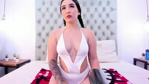 Snapshot of aria_paul chatting on January 25, 10:51 am aria online show from January 25, 10:51 am