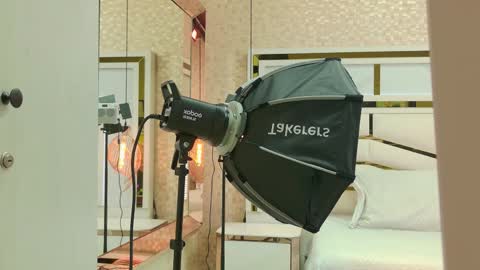 aria_sm online show from December 2, 3:01 am