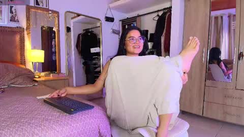 Snapshot of aria_sweet21 chatting on March 3, 2:56 pm aria_sweet21 online show from March 3, 2:56 pm