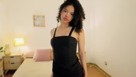 ariaa_23 online show from May 9, 12:54 pm