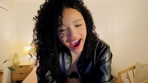 ariaa_23 online show from May 16, 12:37 pm